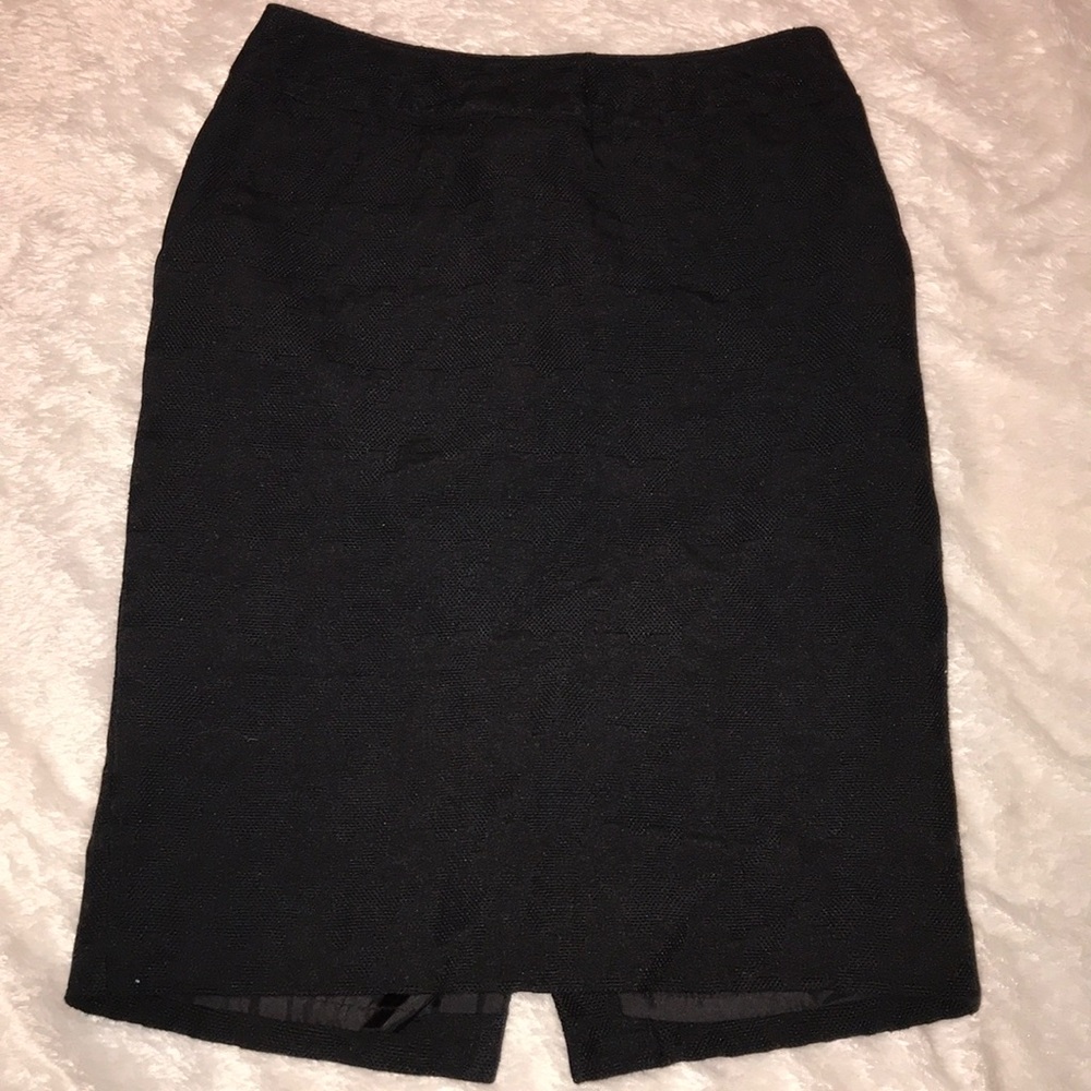 Merona black on black houndstooth skirt